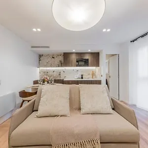 Stunning & Newly Refurbished Paris